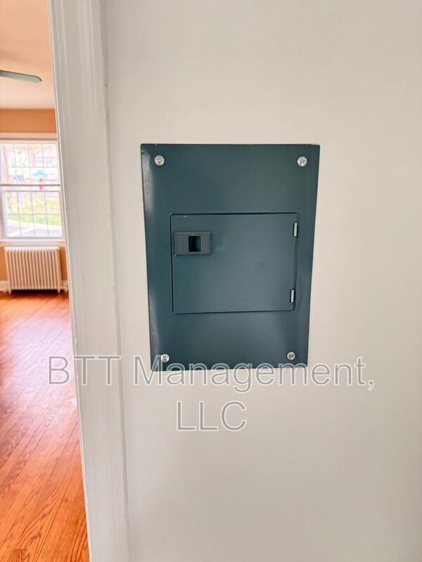 Building Photo - 8401 Greenwood Ave