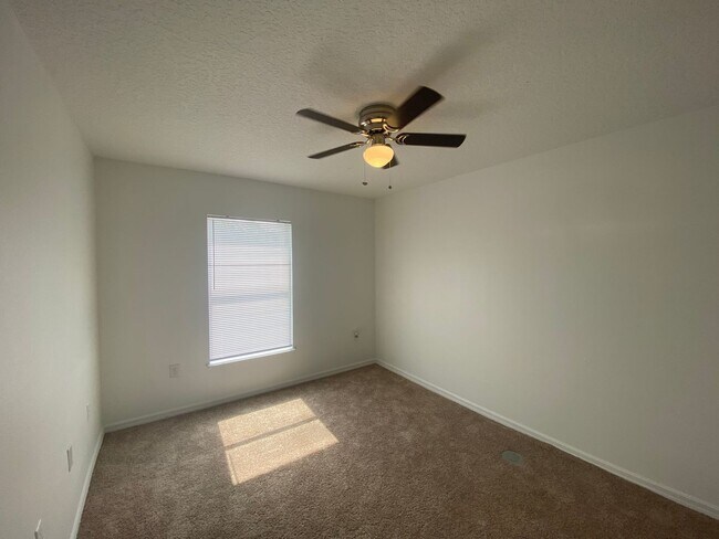 Building Photo - Welcome Home! Beautiful 3 Bedroom, 2.5 Bat...