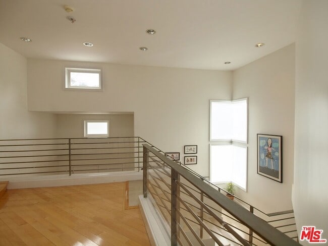 Building Photo - 269 N Bundy Dr