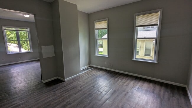 Building Photo - 498 Gage St