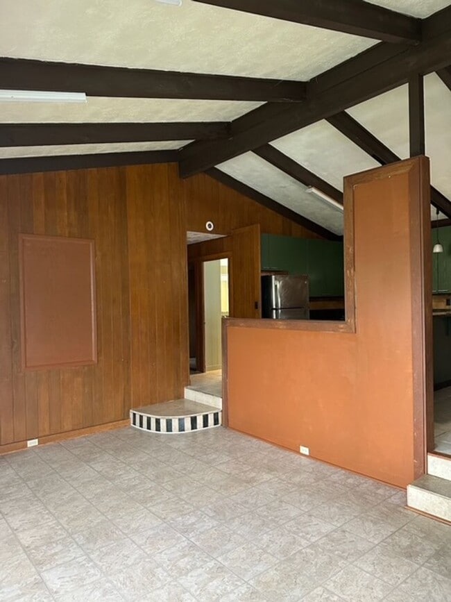 Building Photo - 655A Hinano St