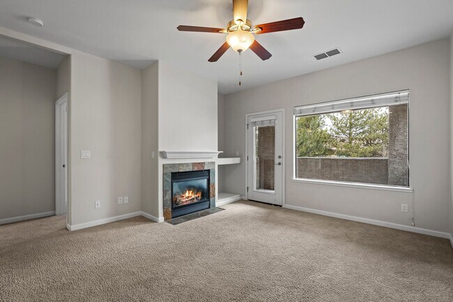 Building Photo - Beautiful 2-bedroom, 2 bath Condo in Gated...