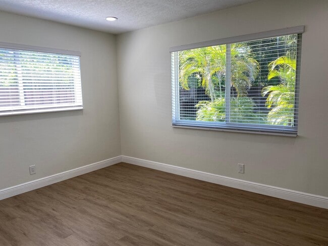 Building Photo - 2751 NE 26th Terrace