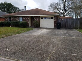 Building Photo - 121 Brentwood Dr