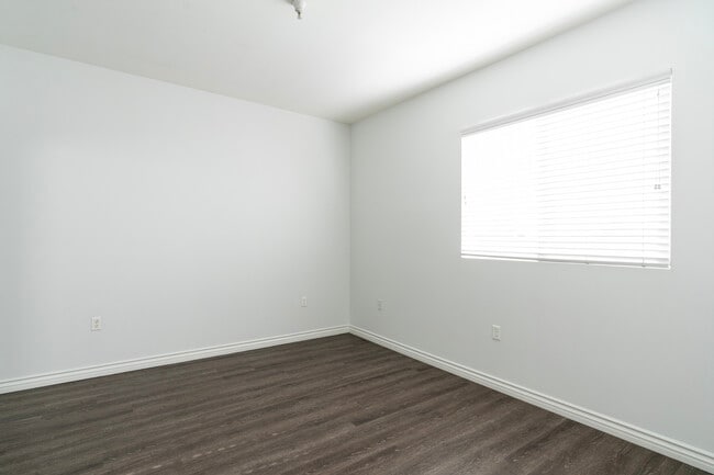 Building Photo - Keswick 45