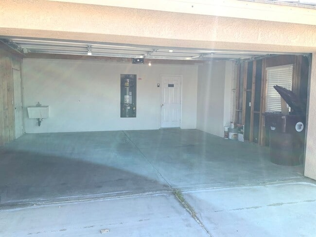 Building Photo - Quiet Home in Copper Hills located in a Cul-de-sac. **Do not distrub current tenant**