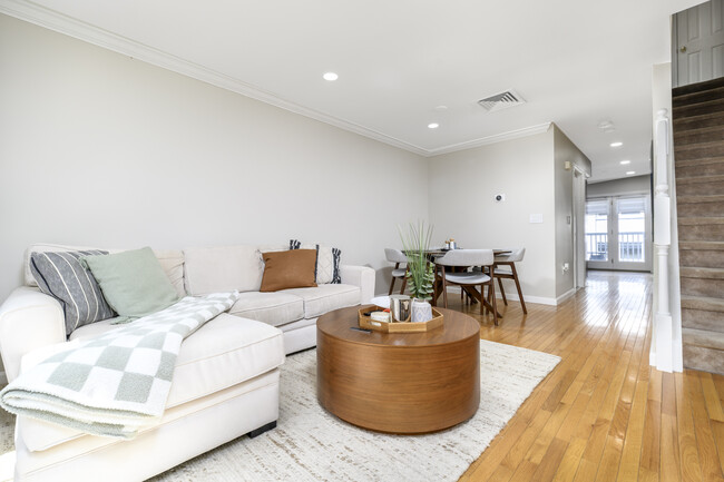 Building Photo - 28 3rd St