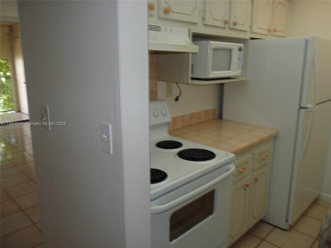 Building Photo - 14211 N Kendall Dr