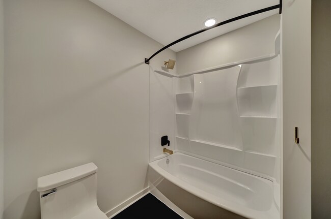 Building Photo - 7339 Yankee Woods Dr