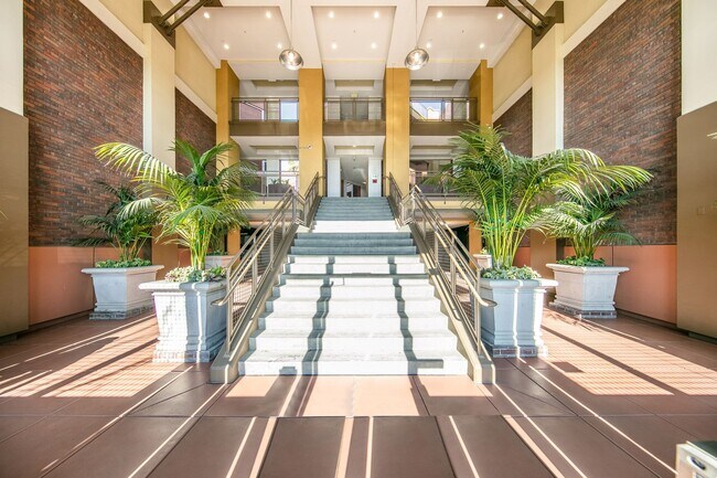 Building Photo - Luxury 2-Bedroom Monte Vista Condo with Downtown Views & Monthly House Cleaning Included