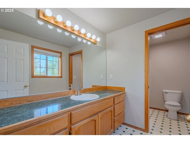 Building Photo - Spacious 4BR, 3 Bath House in Felida