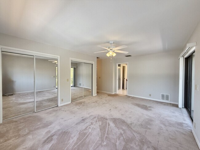 Building Photo - 867 Mandalay Ave