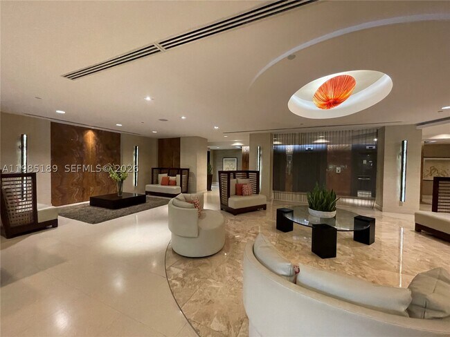 Building Photo - 2555 Collins Ave