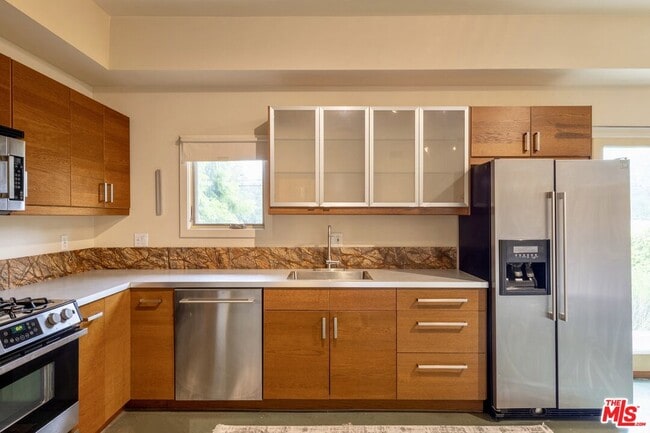 Building Photo - 1023 Oak Grove Dr