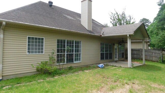 Building Photo - 632 Forest Lakes Dr