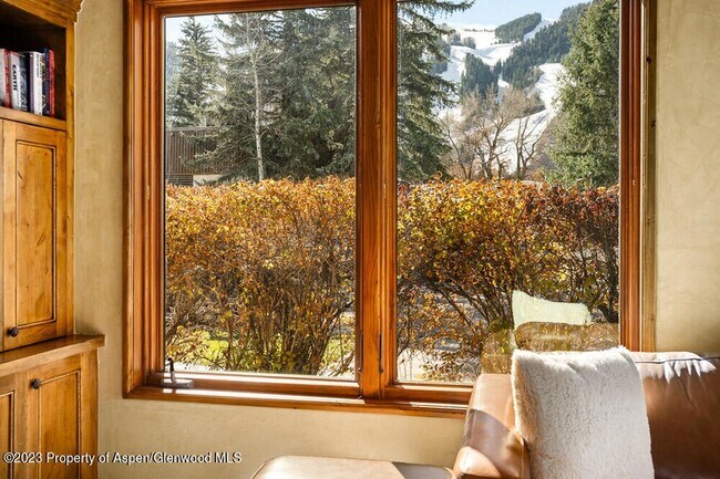 Building Photo - 114 E Bleeker St