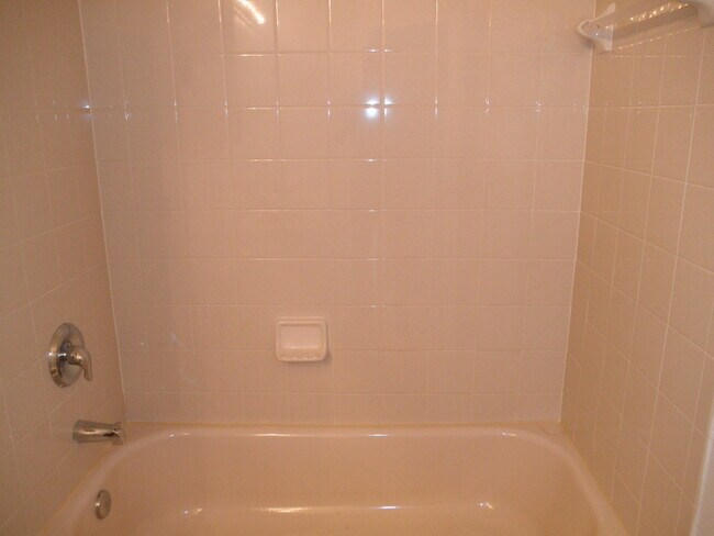 Building Photo - Shoma Townhomes