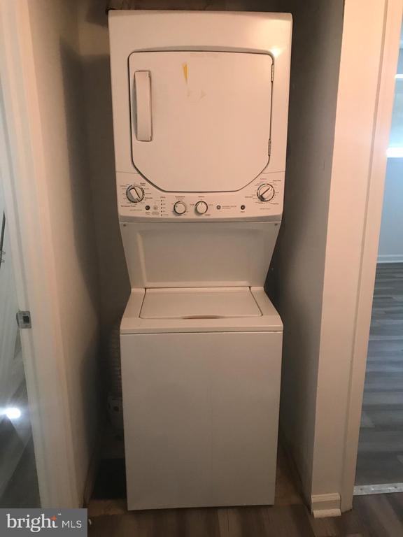 Building Photo - 3750 Clarendon Ave