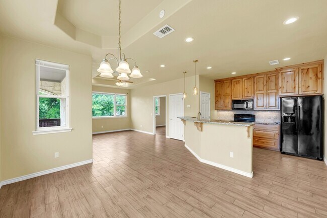 Building Photo - 623 Skyline Dr