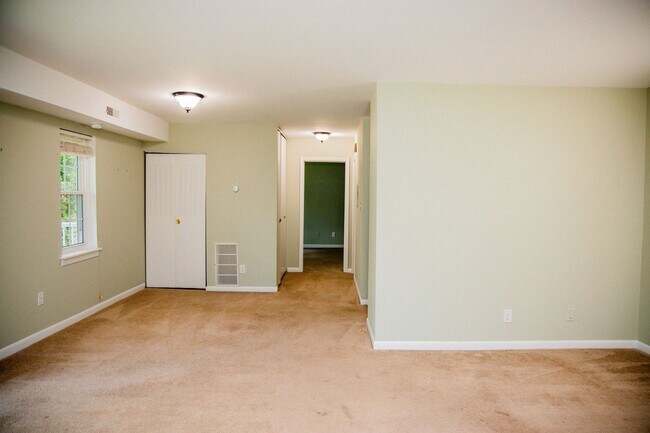 Building Photo - One Bedroom Condo in Barracks West