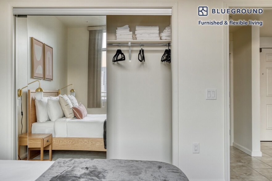 Building Photo - 2865 Park Blvd