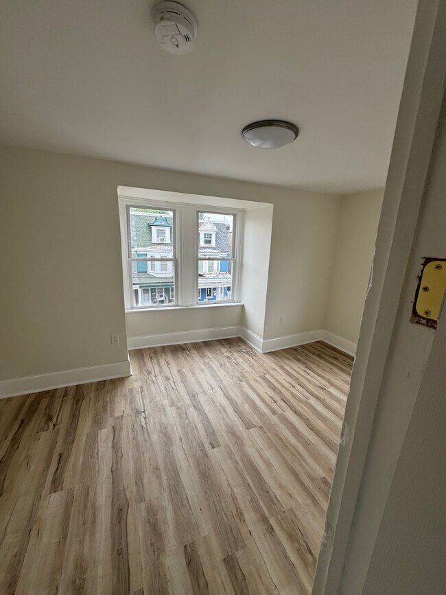 Building Photo - Charming Lancaster City 5 BR/ 1.5 Bath Hom...