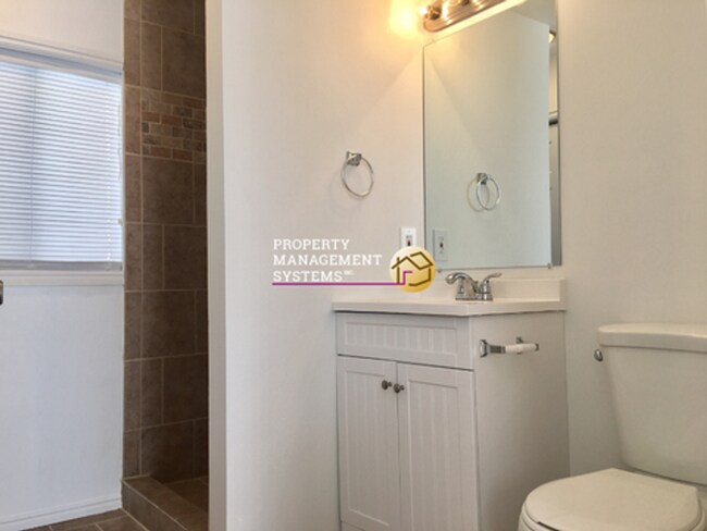 Building Photo - 3 Bedroom Home in Kearns
