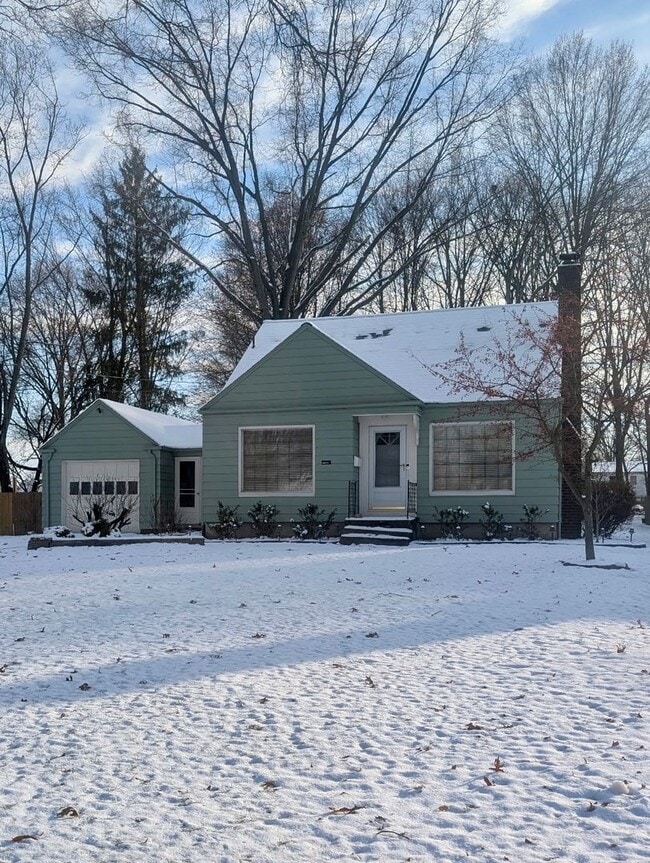 Building Photo - Charming Cape Cod Style Home