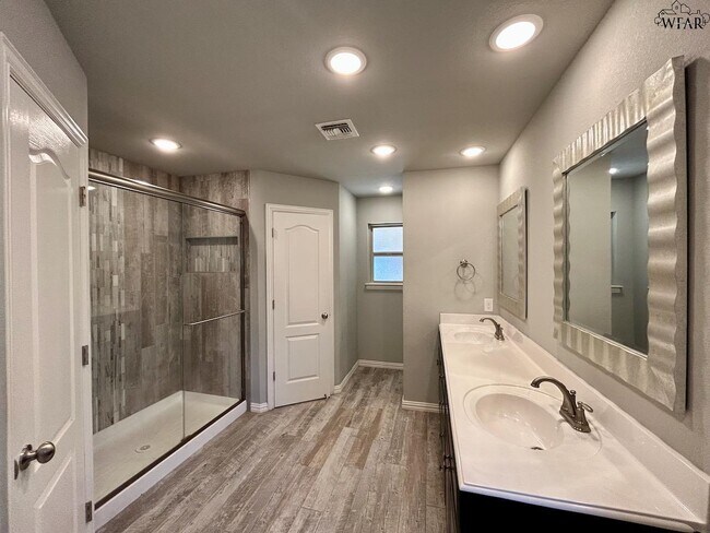 Building Photo - 5025 Olivia Ln