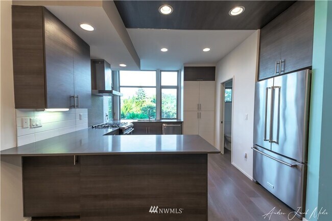Building Photo - 3Bd/2.5Ba Seattle Townhome
