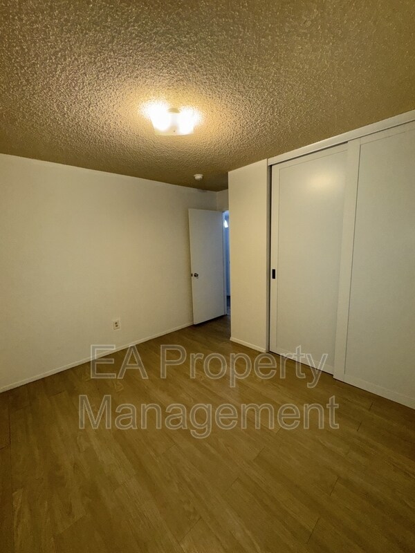 Building Photo - 1212 Chelwood Park Blvd NE