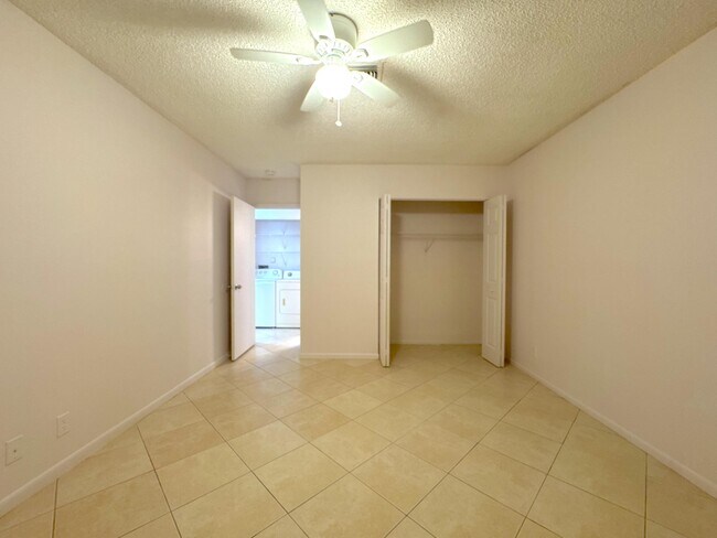 Building Photo - 1900 Palmland Dr