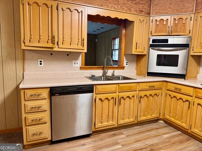 Building Photo - 3710 Creekview Cir