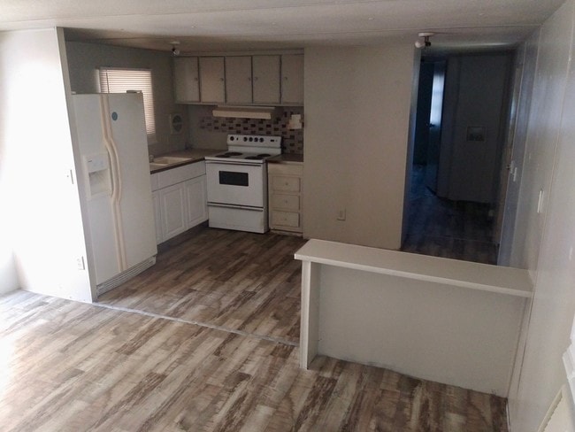 Building Photo - 5 Elcar Cir