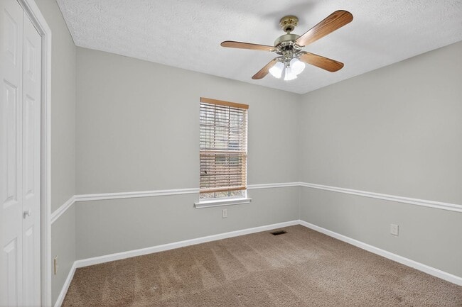 Building Photo - 3 bedroom Ranch with partially finished basement