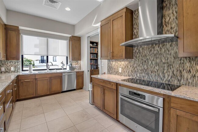 Building Photo - 1485 Gulf of Mexico Dr