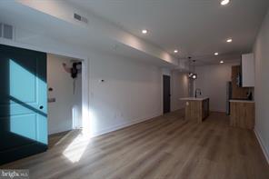 Building Photo - 1224 W Silver St