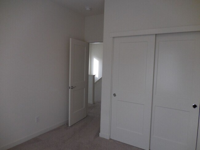 Building Photo - Spacious 3-Bedroom Dixon Home with Loft, Solar & Open Floor Plan