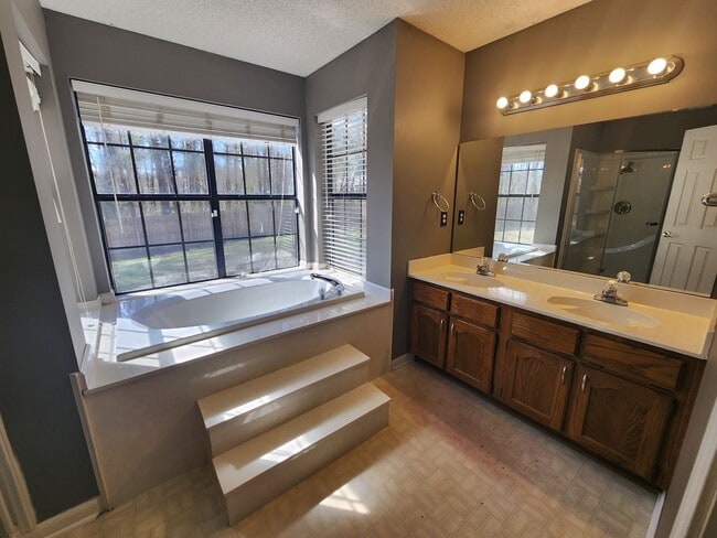 Building Photo - 2511 Eagle Run