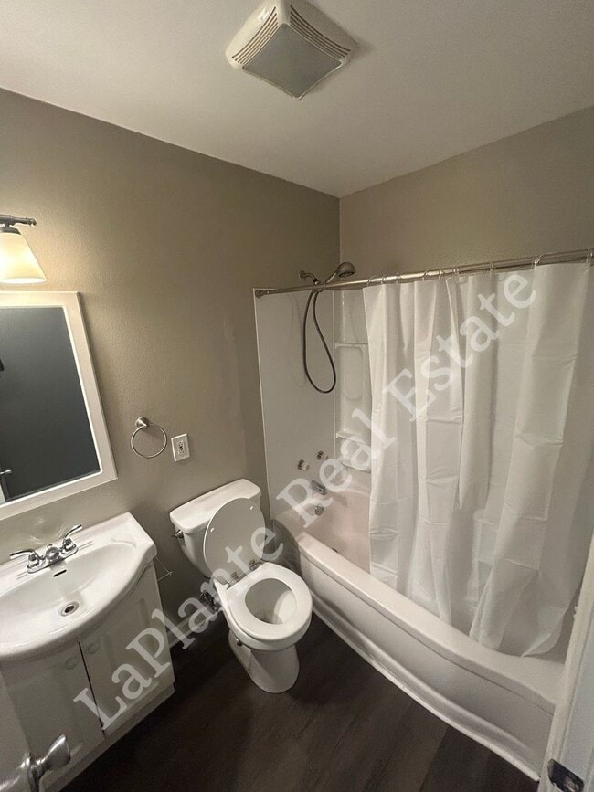 Building Photo - 1921 Northover Rd