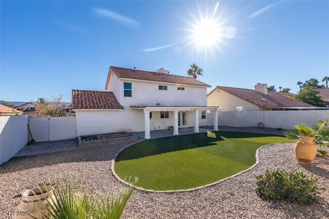 Building Photo - 225 Comanche Pl