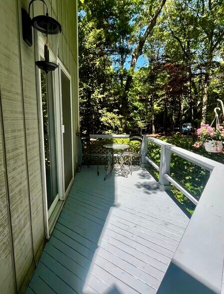 Building Photo - 5 Highland Ln