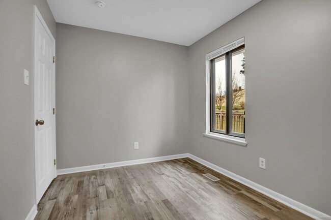 Building Photo - 7215 Johnnycake Rd
