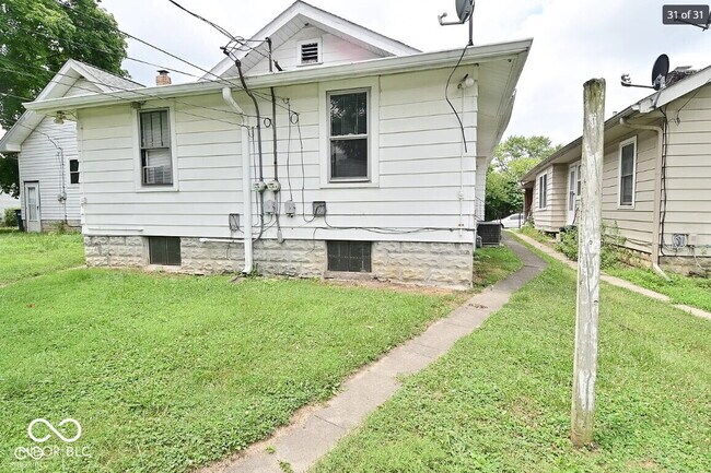 Building Photo - 915 N Drexel Ave