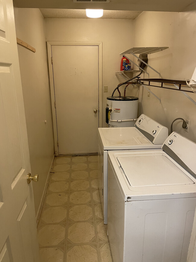 Building Photo - Rent Now! 2 Bed / 2.5 Bath - $1,550/Mo