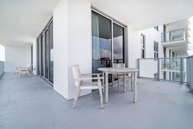 Building Photo - 4112 Jimmy Buffett Mem Hwy