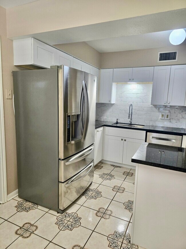 Building Photo - 5510 Deep Forest Dr
