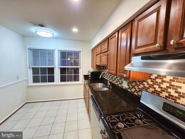 Building Photo - 2077 Pilgrim Dr