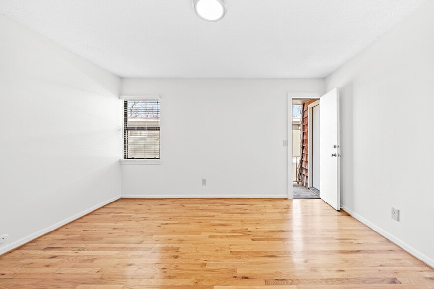 Building Photo - 4012 Oak St