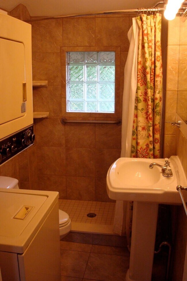 Building Photo - 3240 Pine Lake Rd